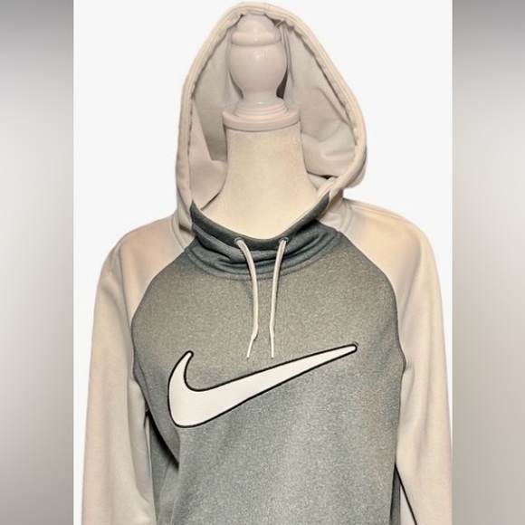 Nike Tops - 🎉HP🎉Nike Women’s Thermal Fit Long Sleeve Hoodie Gray And White Turtleneck-Medium